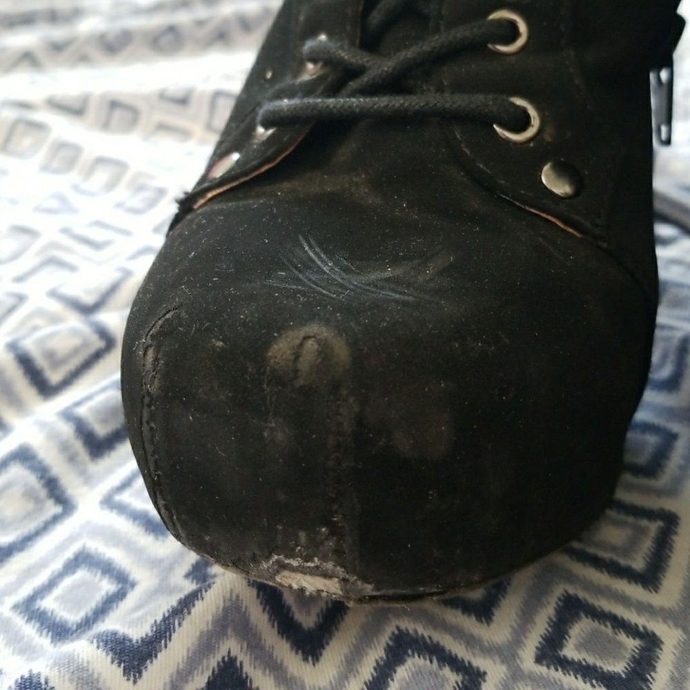Boots - Picture 2 of 5